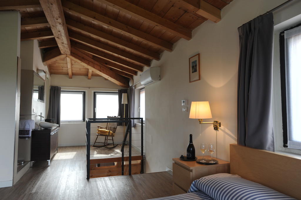 Monte Maino Bed & Breakfast Desenzano del Garda Phòng bức ảnh