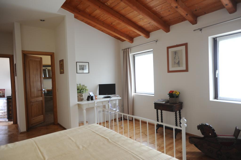 Monte Maino Bed & Breakfast Desenzano del Garda Phòng bức ảnh