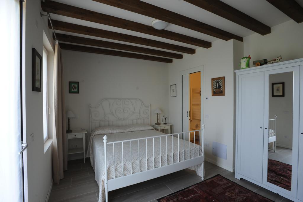 Monte Maino Bed & Breakfast Desenzano del Garda Phòng bức ảnh