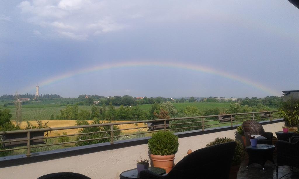 Monte Maino Bed & Breakfast Desenzano del Garda Ngoại thất bức ảnh